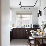 New #madalinskiego57 - Center, New Bulding, 2 Bedrooms, 2x Double Beds And A Fold-out Sofa, Separate Kitchen, Air Conditioning, Balcony, Underground Parking, Self Check In 24h, Internet, Netflix, Coffee Machine, Washing Machine,1 Km To The Railw
