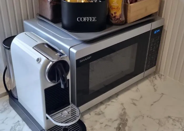 New #madalinskiego57 - Center, New Bulding, 2 Bedrooms, 2x Double Beds And A Fold-out Sofa, Separate Kitchen, Air Conditioning, Balcony, Underground Parking, Self Check In 24h, Internet, Netflix, Coffee Machine, Washing Machine,1 Km To The Railw Apartment Breslau