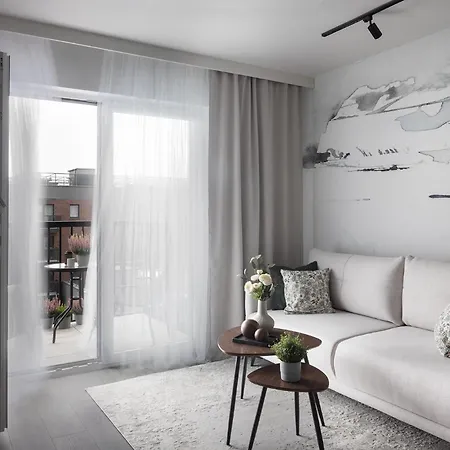 #Madalinskiego57 - City Center, New Bulding, 2 Bedrooms, 2X Double Beds And A Fold-Out Sofa, Separate Kitchen, Ac, Balcony, Free Underground Parking, Self Check In 24H, Internet, Netflix, Coffee Machine, Washing Machine,1Km To The Railway, For Non-Sm *