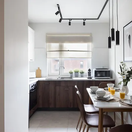 New #madalinskiego57 - Center, New Bulding, 2 Bedrooms, 2x Double Beds And A Fold-out Sofa, Separate Kitchen, Air Conditioning, Balcony, Underground Parking, Self Check In 24h, Internet, Netflix, Coffee Machine, Washing Machine,1 Km To The Railw