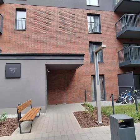 アパート #Madalinskiego57 - City Center, New Bulding, 2 Bedrooms, 2X Double Beds And A Fold-Out Sofa, Separate Kitchen, Ac, Balcony, Free Underground Parking, Self Check In 24H, Internet, Netflix, Coffee Machine, Washing Machine,1Km To The Railway, For Non-Sm