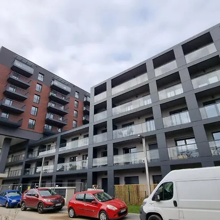 アパート #Madalinskiego57 - City Center, New Bulding, 2 Bedrooms, 2X Double Beds And A Fold-Out Sofa, Separate Kitchen, Ac, Balcony, Free Underground Parking, Self Check In 24H, Internet, Netflix, Coffee Machine, Washing Machine,1Km To The Railway, For Non-Sm *