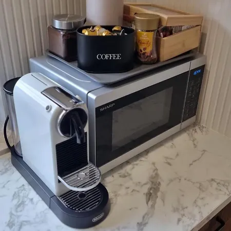 New #madalinskiego57 - Center, New Bulding, 2 Bedrooms, 2x Double Beds And A Fold-out Sofa, Separate Kitchen, Air Conditioning, Balcony, Underground Parking, Self Check In 24h, Internet, Netflix, Coffee Machine, Washing Machine,1 Km To The Railw Apartamento Breslavia