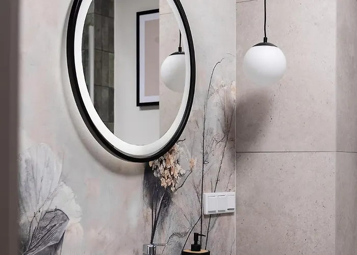 New #madalinskiego57 - Center, New Bulding, 2 Bedrooms, 2x Double Beds And A Fold-out Sofa, Separate Kitchen, Air Conditioning, Balcony, Underground Parking, Self Check In 24h, Internet, Netflix, Coffee Machine, Washing Machine,1 Km To The Railw Apartmán