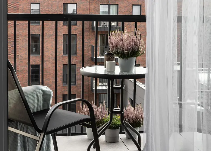 New #madalinskiego57 - Center, New Bulding, 2 Bedrooms, 2x Double Beds And A Fold-out Sofa, Separate Kitchen, Air Conditioning, Balcony, Underground Parking, Self Check In 24h, Internet, Netflix, Coffee Machine, Washing Machine,1 Km To The Railw * Vratislav